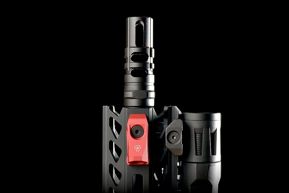 strike-industries-link-angled-qd-mount-in-fde_3